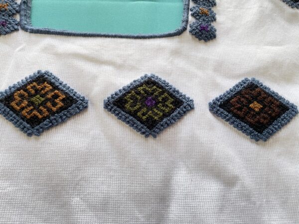 Blusa con detalles bordados