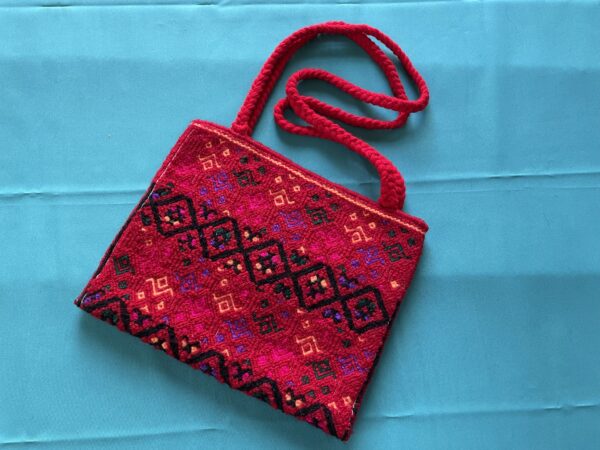 Bolsa con correa larga